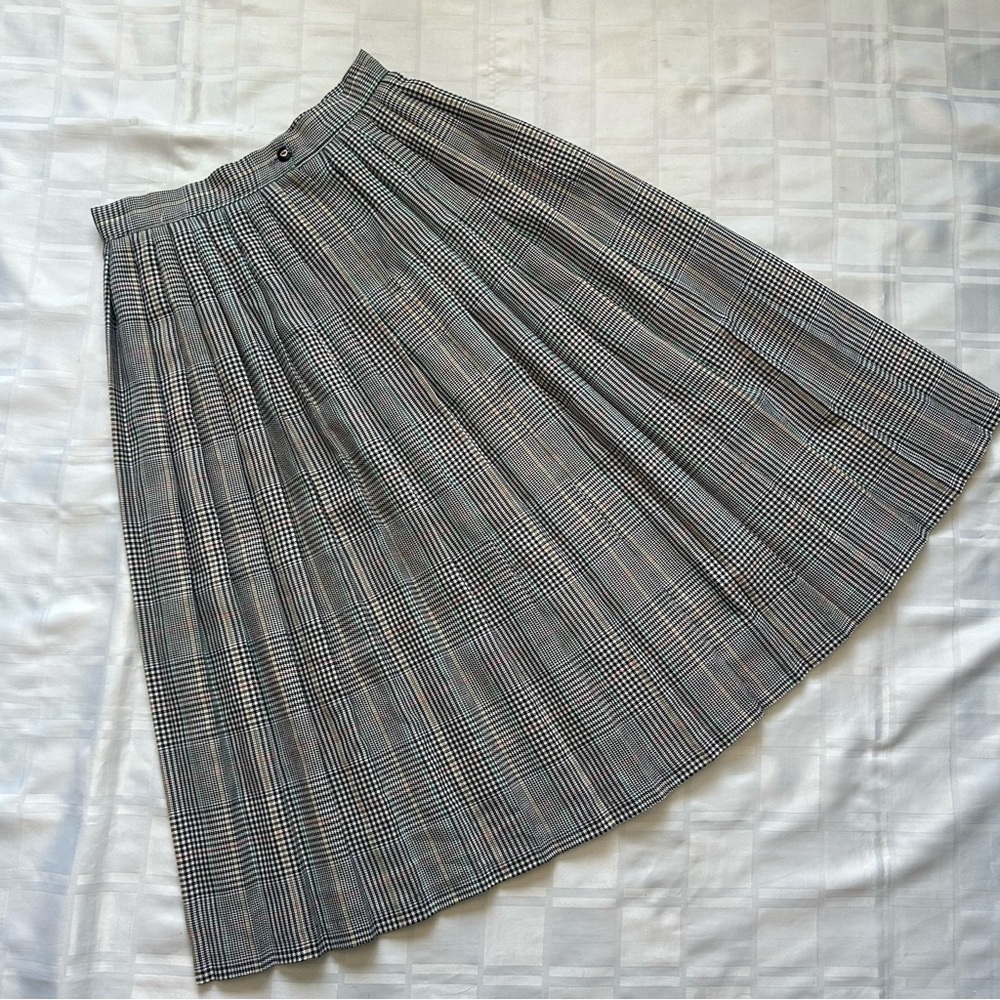Simply Manakin Mid-Length Pleated Houndstooth Pattern Skirt